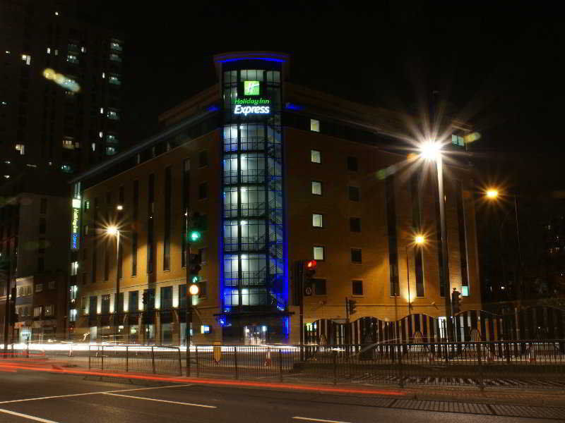 Holiday Inn Express London Stratford, An Ihg Hotel Exterior photo